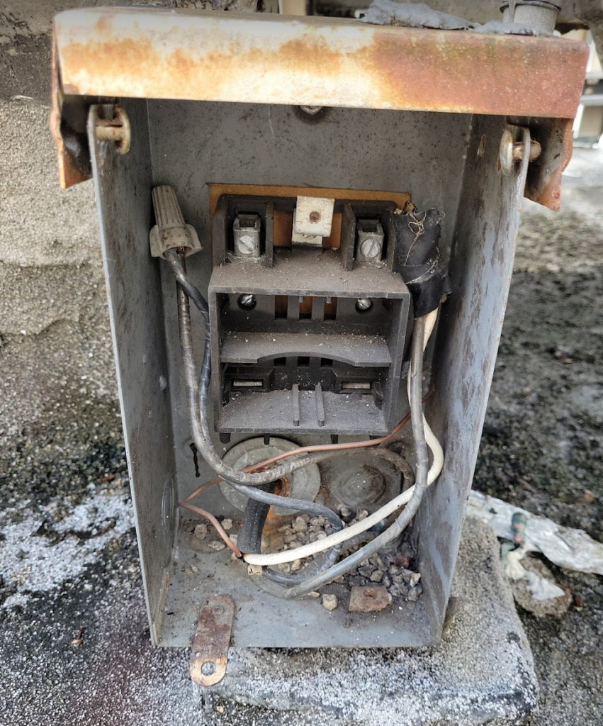 Picture of code violations of a disconnect box.